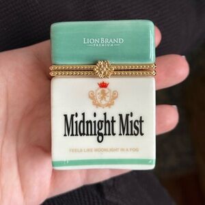 UO Faux Cigarette supplement case - green/white